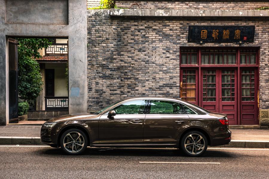  Audi A4 L 45 TFSI Quattro (B9) 2016 года  (CN) (фото 13 из 13)